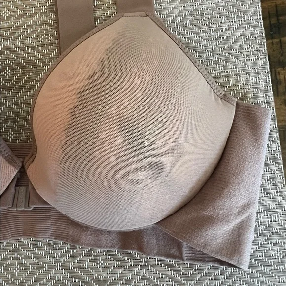 Spanx's full-coverage Bra-llelujah! - Picture 5 of 10